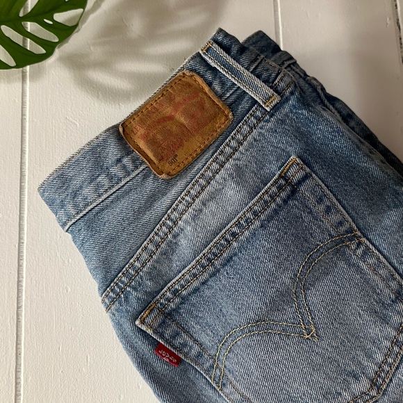 Levi’s 501 Jean shorts - Picture 2 of 5